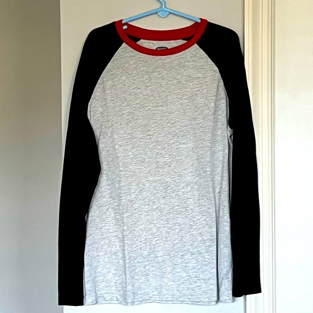 Boys Old Navy long-sleeve t-shirt L